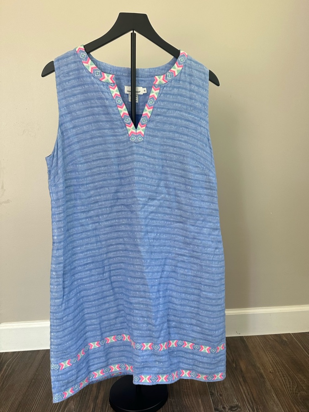 Vineyard Vines Blue 100% Linen with Aztec Print - Picture 2 of 10